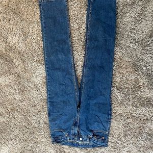 Medium wash Levi’s jean